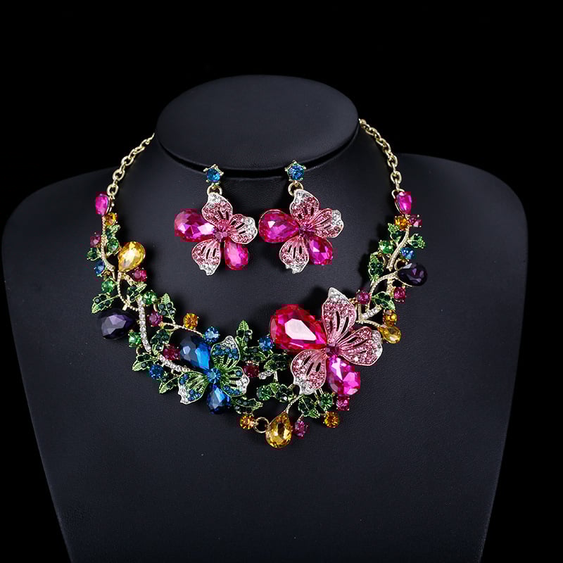 Set ogrlice i naušnica, cvjetno-etnički stil, zlatni materijal, klavikularni lanac, privjesak od legure s kamencima