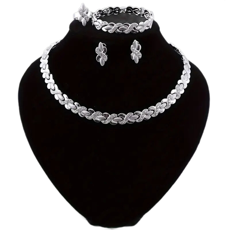 Ötvözet ékszerszett: nyaklánc, fülbevaló, karkötő és gyűrű, Cuban link lánccal, medál ötvözetből, hip-hop stílus