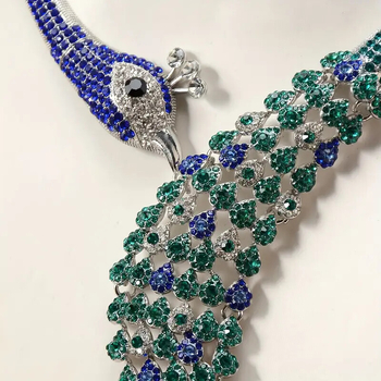 Fülbevaló és nyaklánc készlet – ötvözet, elektroplakálás, csavart lánc, állatmintás medálok