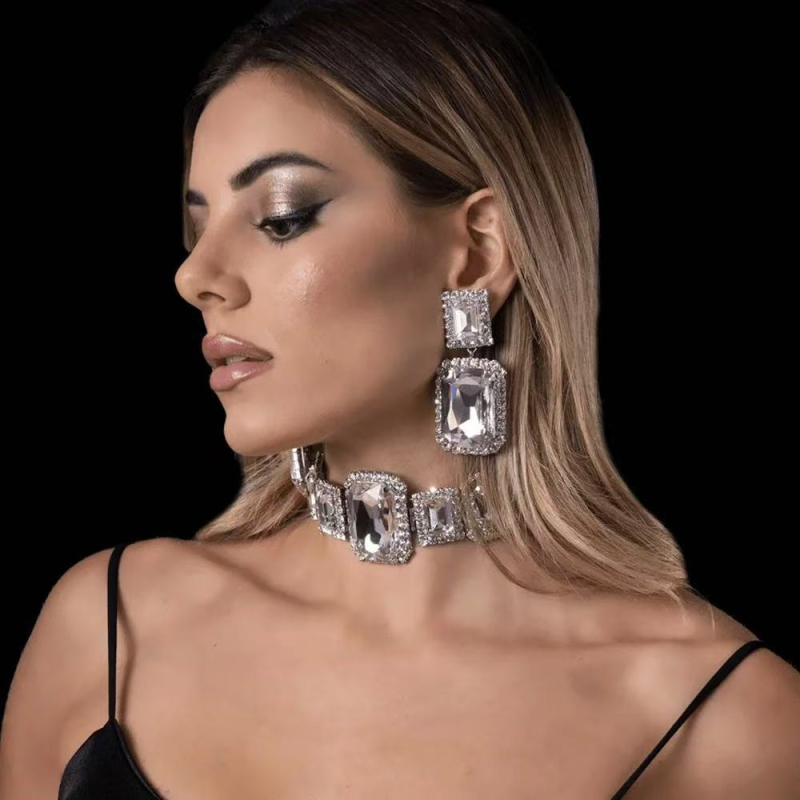 Ékszerszett: fülbevaló és nyaklánc, rhinestone, elektroplattázás, hagyományos lánc, egyéni stílus