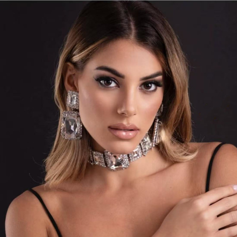 Ékszerszett: fülbevaló és nyaklánc, rhinestone, elektroplattázás, hagyományos lánc, egyéni stílus