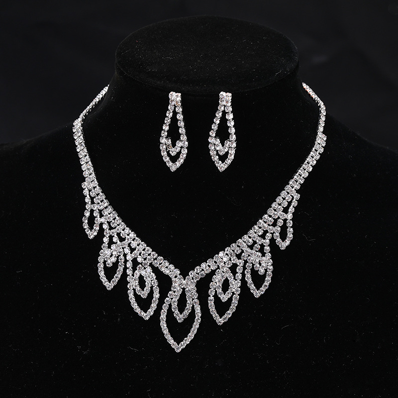 Set naušnica i ogrlice od kristala, kapljasti privjesci, elektroplatiranje završnica; stil claw chain; uzorci: srce, kapljica, zvono