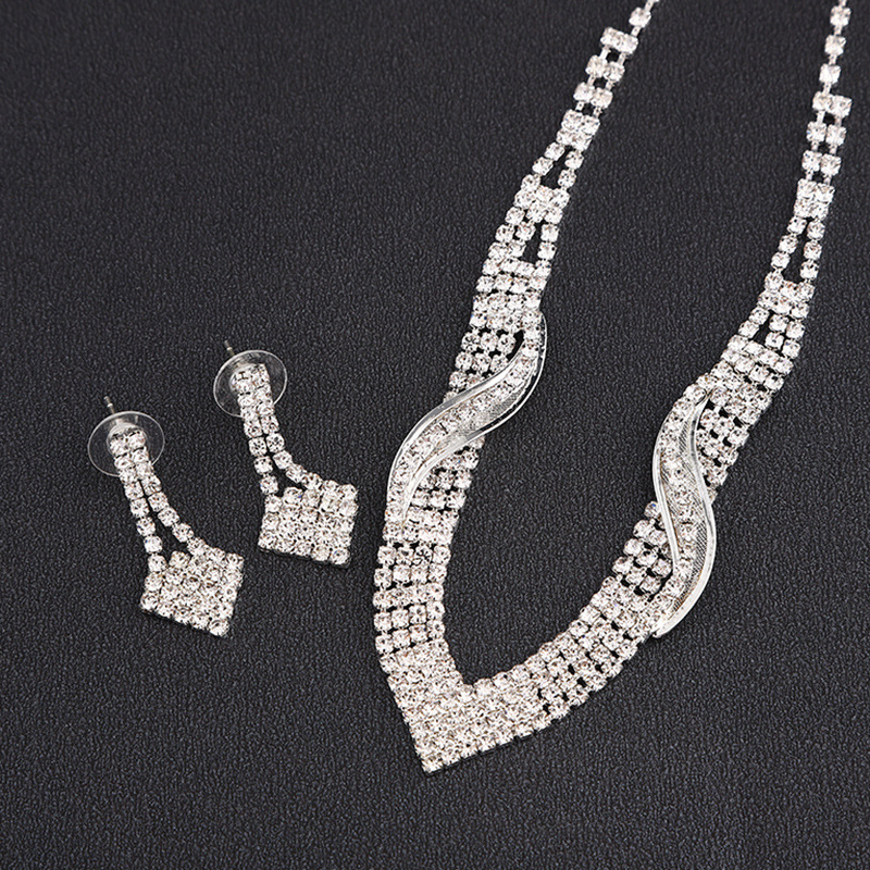 Set colier și cercei cu rhinestones — design val, lanț șarpe, bijuterii de nuntă, vară 2021 (Material: Rhinestone; Set: Colier + Cercei; Lanț: Șarpe; An/Sezon: Vara 2021)