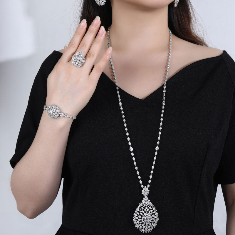 Диамантен комплект бижута: обици, колие и гривна; медна основа с цирконови висулки; електроплакиране; оригинален дизайн Bride Talk