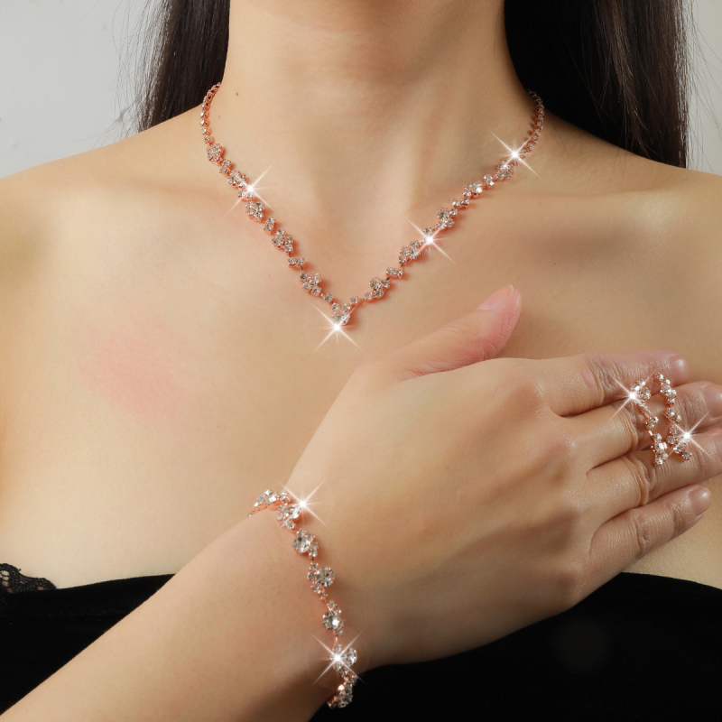 Ženski set nakita s rhinestonima: naušnice, ogrlica i narukvica; materijal: rhinestone; tehnika postavljanja dijamanata; uzorci: srce / kap / zvono; lanac: bočni lanac