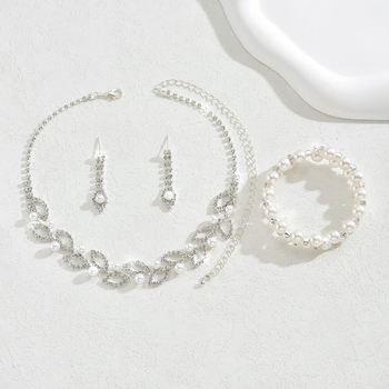 Set de bijuterii cu rhinestones: colier, cercei, brățară; placare electroplată; lanț regulat; pandantiv din rhinestones; motive: stele/soare și lună/univers