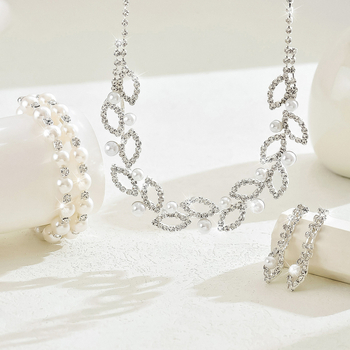 Set de bijuterii cu rhinestones: colier, cercei, brățară; placare electroplată; lanț regulat; pandantiv din rhinestones; motive: stele/soare și lună/univers