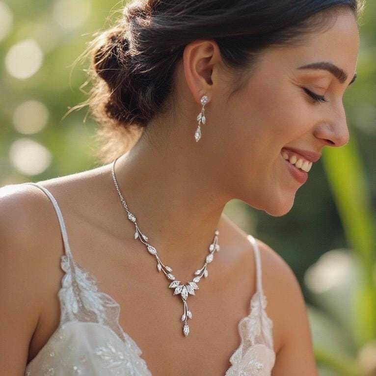 Ženski set nakita – Naušnice i ogrlica, O-oblika lančića, Rhinestone materijal, Listni uzorak, Ručno izrađeno