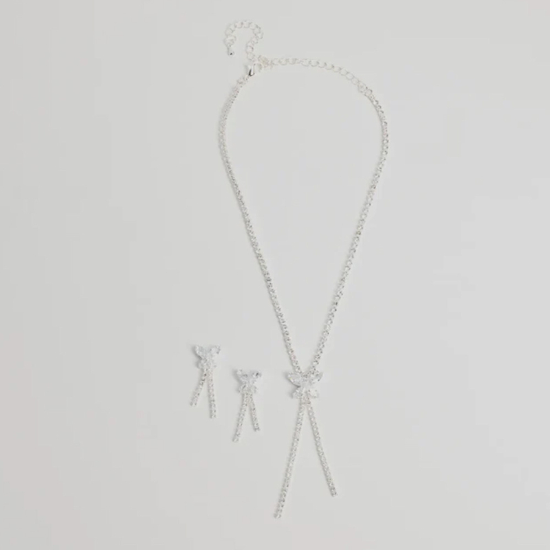 Set colier și cercei cu fluture – cristale, stil ușor lux, lanț standard, model fluture, placare electrochimică, colecția de iarnă 2024