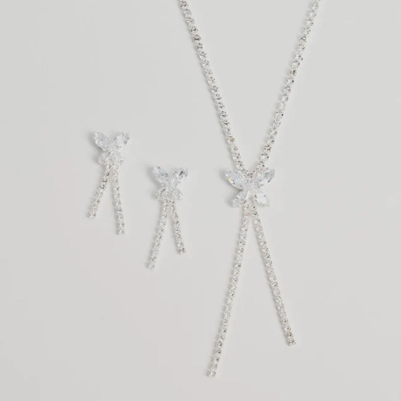 Set colier și cercei cu fluture – cristale, stil ușor lux, lanț standard, model fluture, placare electrochimică, colecția de iarnă 2024
