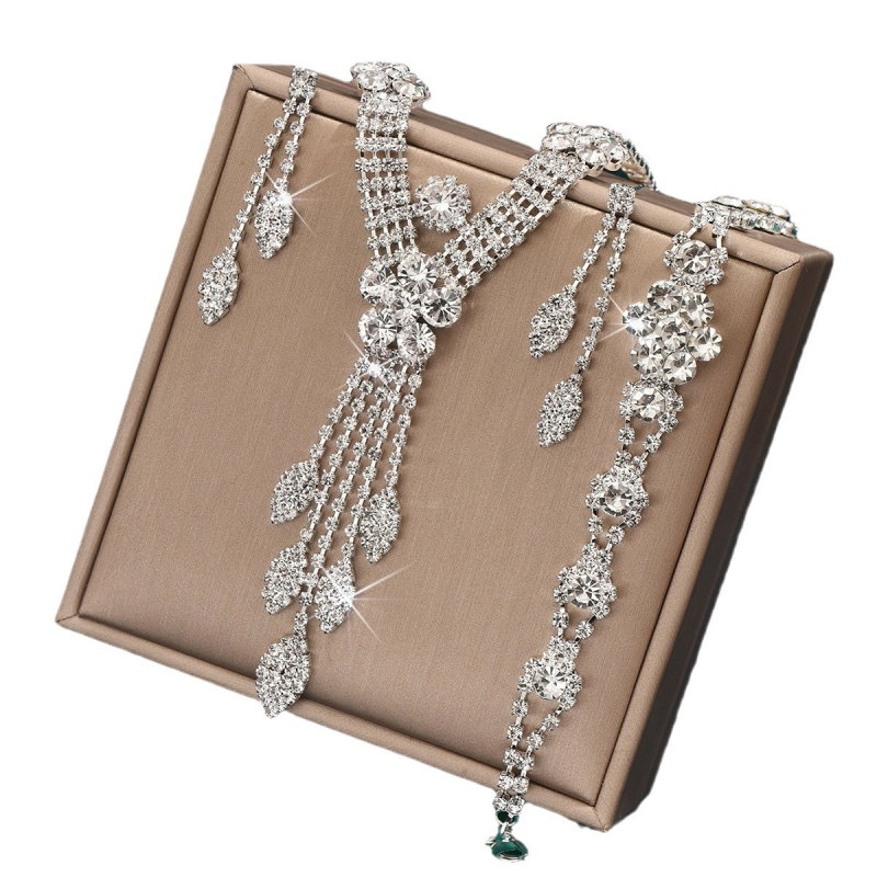 Set bijuterii cu rhinestones pentru mirese: cercei, colier și brățară, motif plante și flori