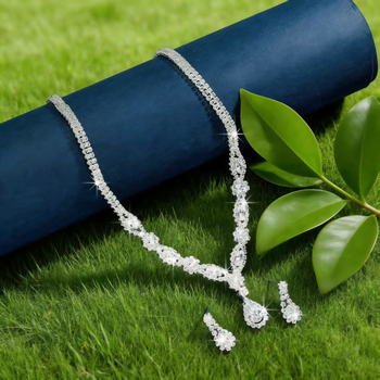 Colier cu zirconiu sintetic, finisaj electroplatat, pandant cu forme multiple (inimă, fundă, U, picătură, geometric), lanț neregulat, design în straturi, stil ușor de lux