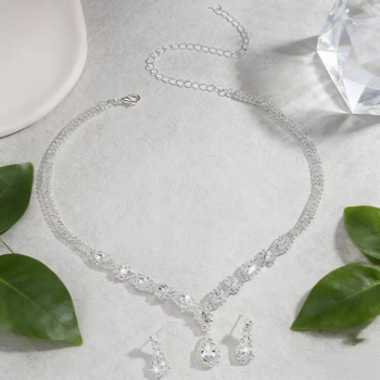 Colier cu zirconiu sintetic, finisaj electroplatat, pandant cu forme multiple (inimă, fundă, U, picătură, geometric), lanț neregulat, design în straturi, stil ușor de lux