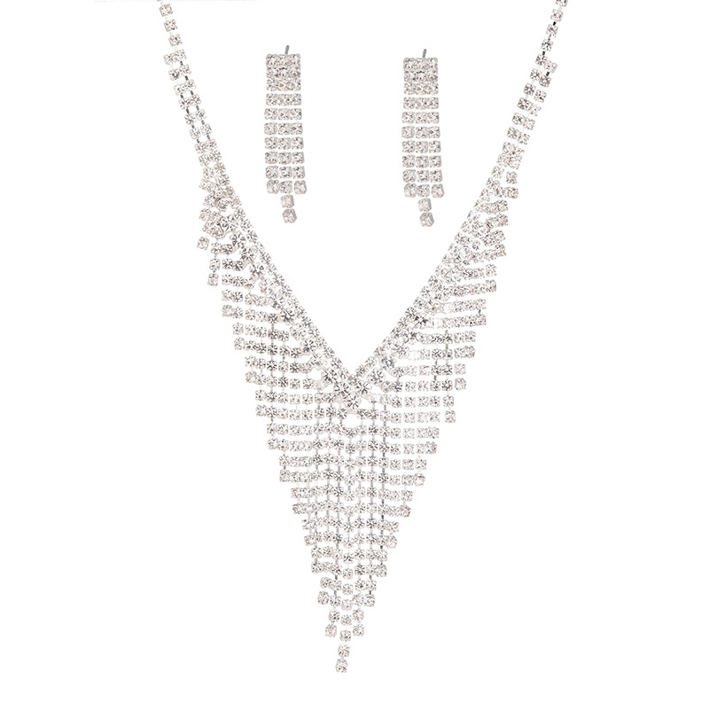 Set colier și cercei cu franjuri din cristale; Material: Cristale; Tratament: placare electrolitică; Stil: Franjuri; Include: Colier și Cercei