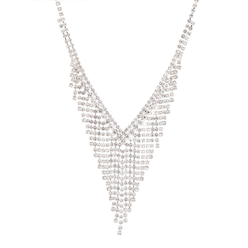 Set colier și cercei cu franjuri din cristale; Material: Cristale; Tratament: placare electrolitică; Stil: Franjuri; Include: Colier și Cercei