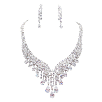 Set colier și cercei cu picături de zirconiu, luciu fin, lanț în spirală, pandantiv din aliaj