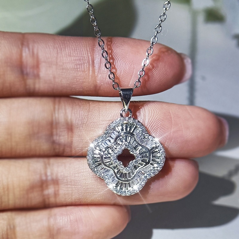 Set nakita: naušnice + ogrlica + narukvica; materijal: bijela bakar; obrada: dijamantna obloga; lanac: križni lanac; privjesak materijal: srebro