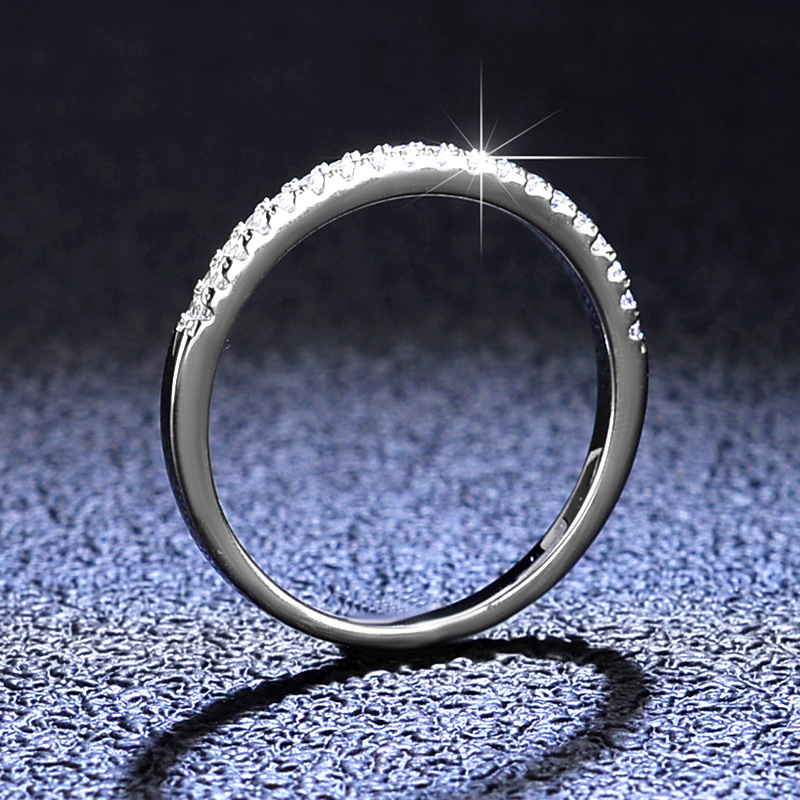Moissanite gyűrű, egysoros koronás kivitel, 925 ezüst, elektroplatázás