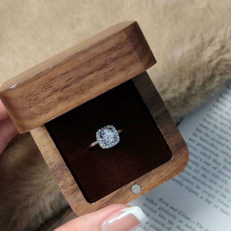 Moissanite vjenčani prsten od srebra 925, kvadratnog oblika, četveroprstena postavka, 1 karat, elektroplatiranje
