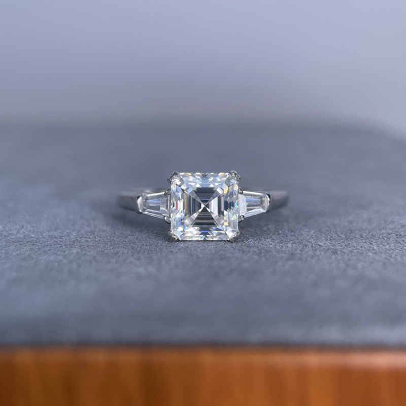 Prsten s geometrijskim dizajnom i Moissanitnim ugradom u srebro 925 — Yuecheng Jewelry