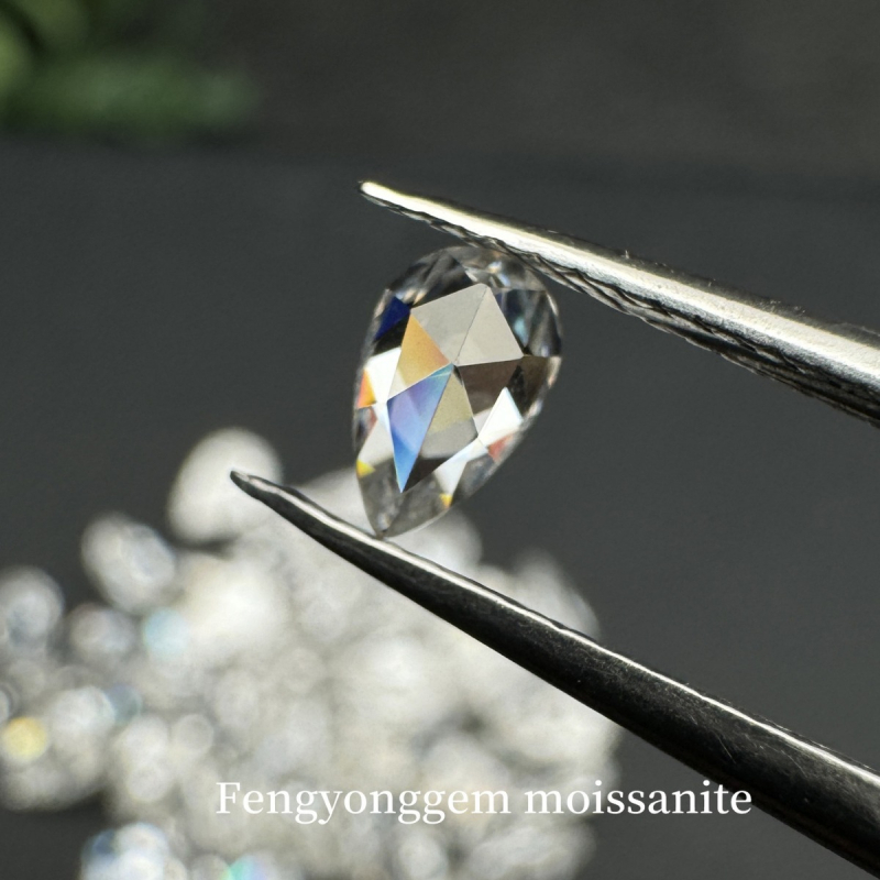 Μοϊσανίτης σε σχήμα σταγόνας, κοπή ροδοκοπής, διαύγεια VVS, γυαλισμένη επιφάνεια