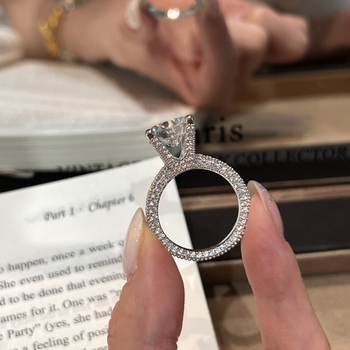 Prsten Moissanite 5 karata, okrugli rez, četveroprstno postavljanje, srebro 925 s premazom 18K zlata