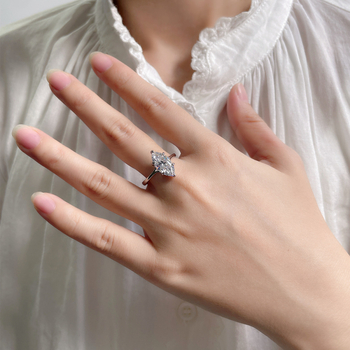 Inel din argint 925 cu Moissanit 3ct, design geometric romb