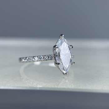 925 ezüst gyűrű, rombusz alak, moissanit berakás, nőknek, fényűző esküvői gyűrű