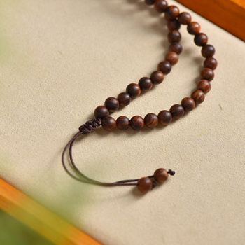 Szantálfa gyöngyökből készített nyaklánc, etnikus stílus, kézi kötés, Xuan shengyu márka, 2025 ősz