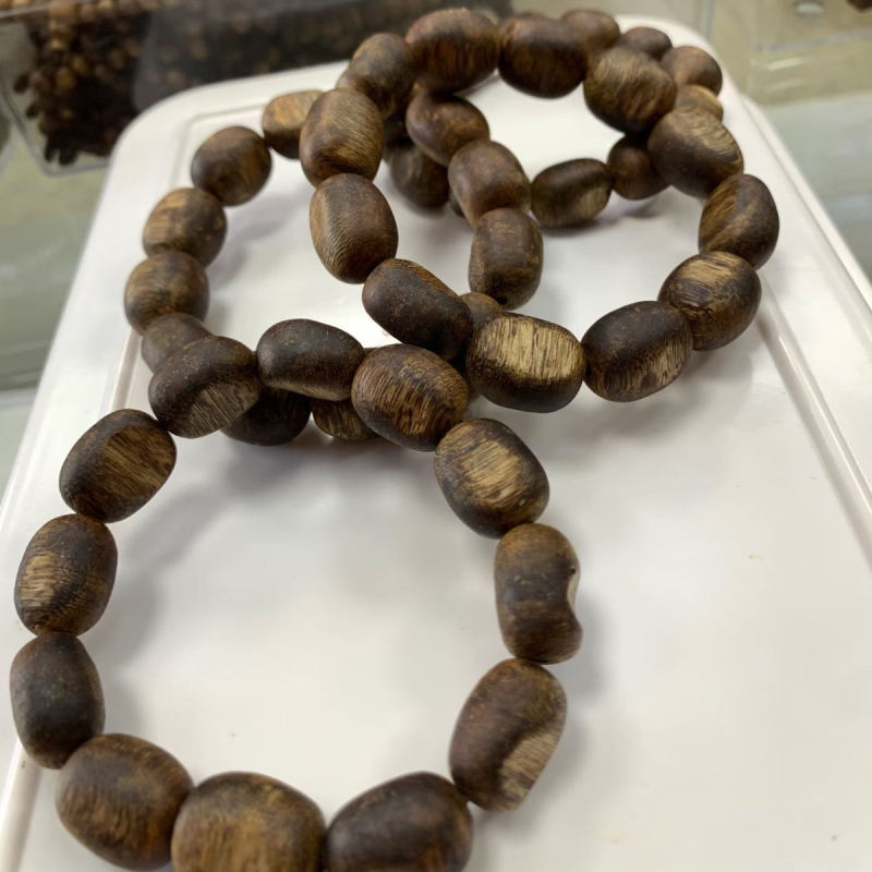 Narukvica od Agarwood, vintage unisex, okrugle perle, ručno polirana