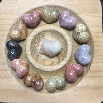 Brățară din jad coral, în formă de inimă, lustruită, versatilă pentru bărbați și femei