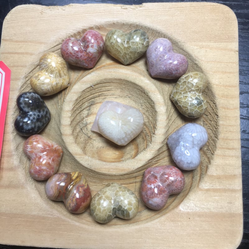 Brățară din jad coral, în formă de inimă, lustruită, versatilă pentru bărbați și femei