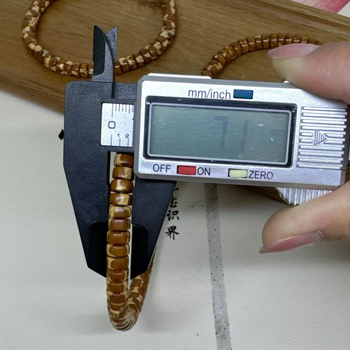 Brățară unisex cu mărgea gravată în formă de șoarece, o mărgea rotundă (vară 2024)