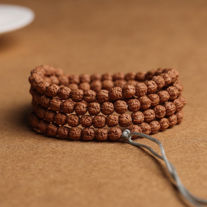 Brățară Bodhi din lemn | Natural, unisex; Forma: brățară; Finisaj profund lustruit; Origine: Indonezia