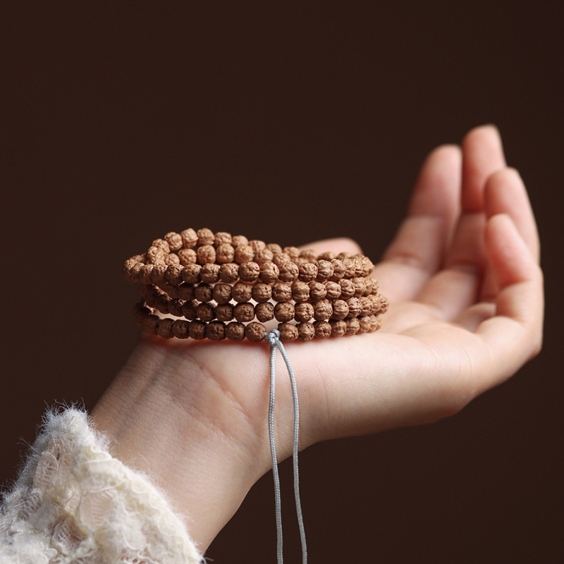 Brățară Bodhi din lemn | Natural, unisex; Forma: brățară; Finisaj profund lustruit; Origine: Indonezia