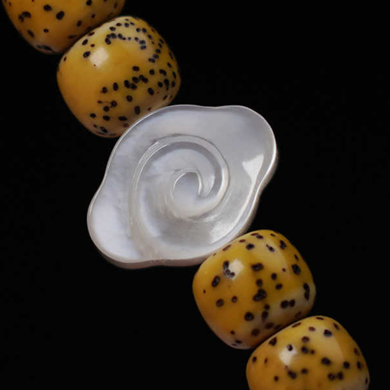 Brățară Bodhi cu mărgele – mărgele sculptate, motiv nor, etichetă privat licențiată, vara 2022