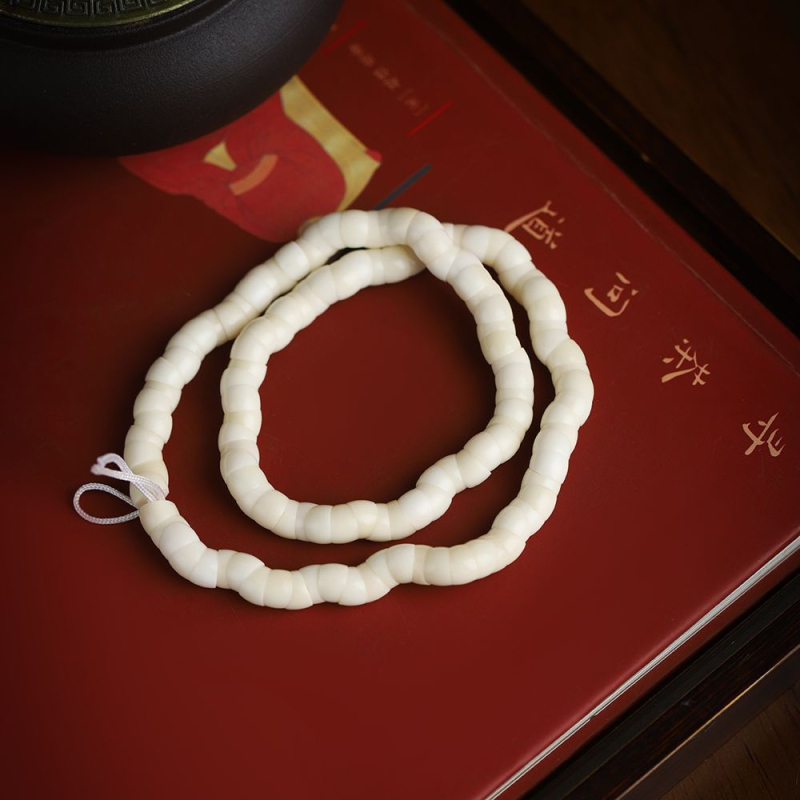 Bijele Jade Bodhi perle, trake, 120 komada, dijagonalno rezano, 12 mm, narukvica