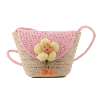 Pamukova pletena crossbody torbica s poklopcem, horizontalni kvadratni oblik, pamukom obložena podstava