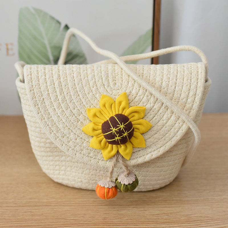 Pamukova pletena crossbody torbica s poklopcem, horizontalni kvadratni oblik, pamukom obložena podstava