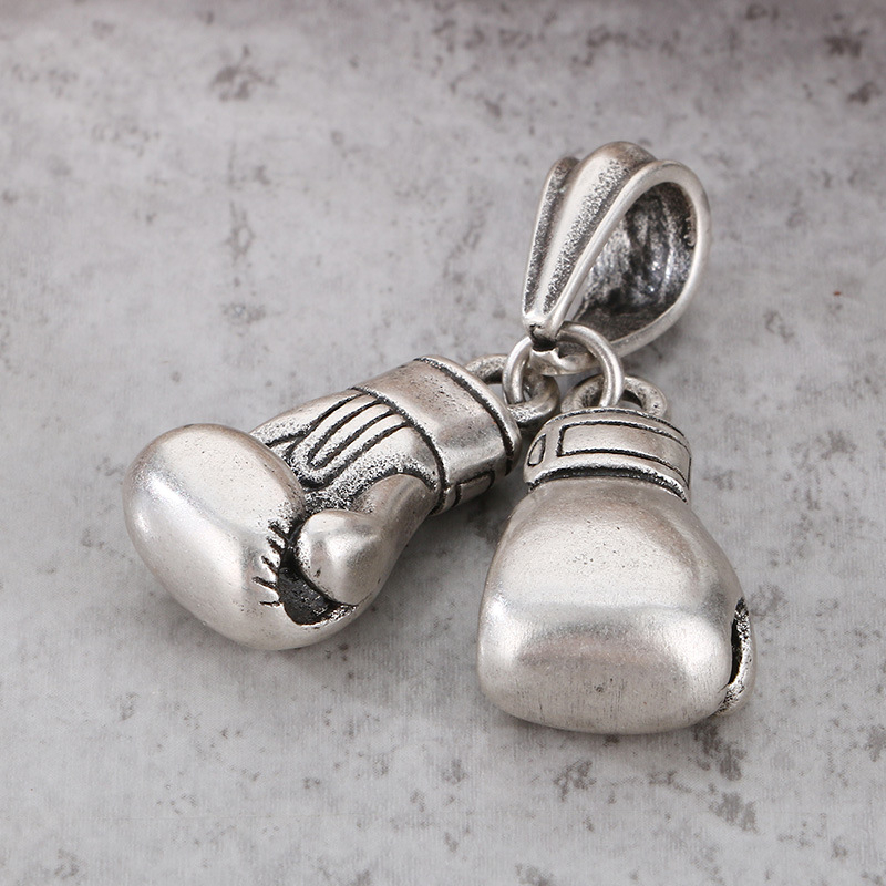 Privjesak rukavice za boksa iz nehrđajućeg čelika, minimalistički stil, elektroplatni završetak, boksački motiv (nehrđajući čelik; elektroplatina; minimalistički stil; boksački motiv)