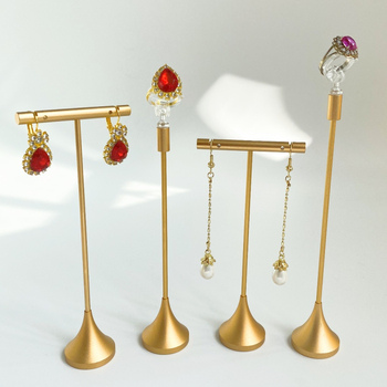 Suport de afișare pentru bijuterii din metal – construcție metalică, primăvara 2024, stil avansat