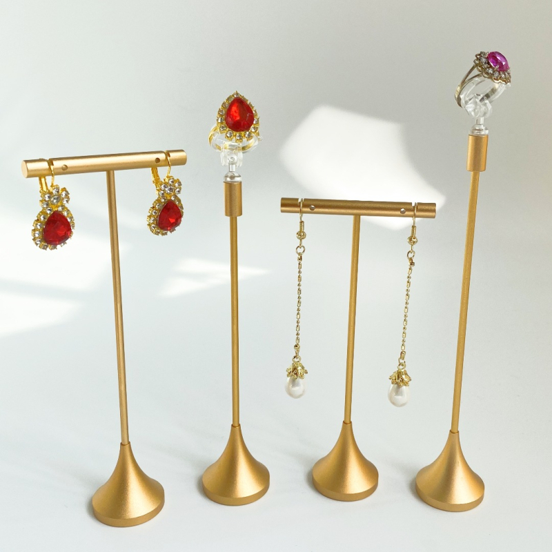 Suport de afișare pentru bijuterii din metal – construcție metalică, primăvara 2024, stil avansat