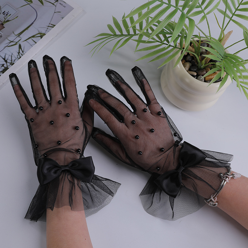 Женски къси плетени ръкавици, украсени с мъниста и тюлена панделка, ръчно изработени