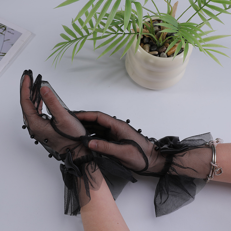 Женски къси плетени ръкавици, украсени с мъниста и тюлена панделка, ръчно изработени