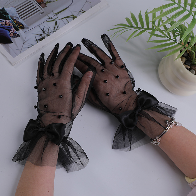 Женски къси плетени ръкавици, украсени с мъниста и тюлена панделка, ръчно изработени