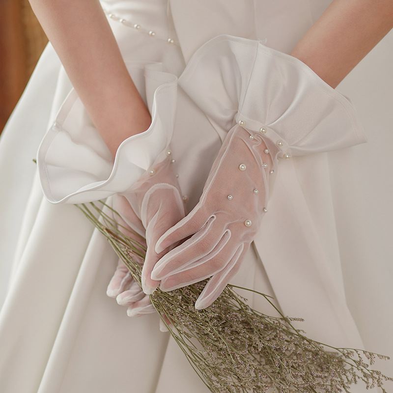 Булчински ръкавици – ръчно пришити мъниста, къс тюл и рюш ръб, мрежеста материя