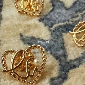 Broșă din cupru cu finisaj placat cu aur, motiv inimă și litere, stil iubire/coreean, accesorii multifuncționale