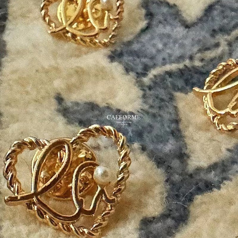 Broșă din cupru cu finisaj placat cu aur, motiv inimă și litere, stil iubire/coreean, accesorii multifuncționale