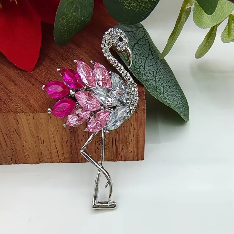 Flamingó alakú kitűző, 18K aranyozott cinkötvözet, ötvözetbe ágyazott mesterséges kövekkel, Hercegnő sorozat