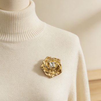 Francuski stil vintage zlatna trodimenzionalna kamelija broš za kaput, Chanel inspiriran, luksuzan i elegantan dodatak
